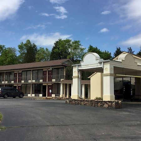 Sunset Inn Clarksville Exterior photo