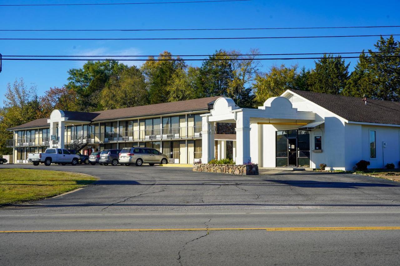 Sunset Inn Clarksville Exterior photo