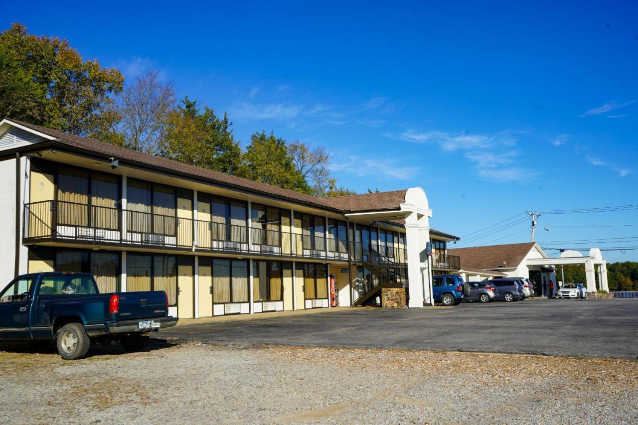 Sunset Inn Clarksville Exterior photo