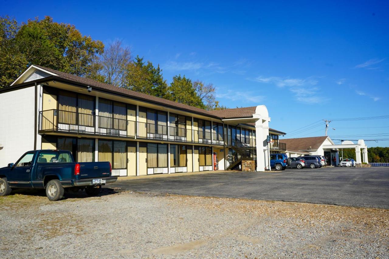 Sunset Inn Clarksville Exterior photo