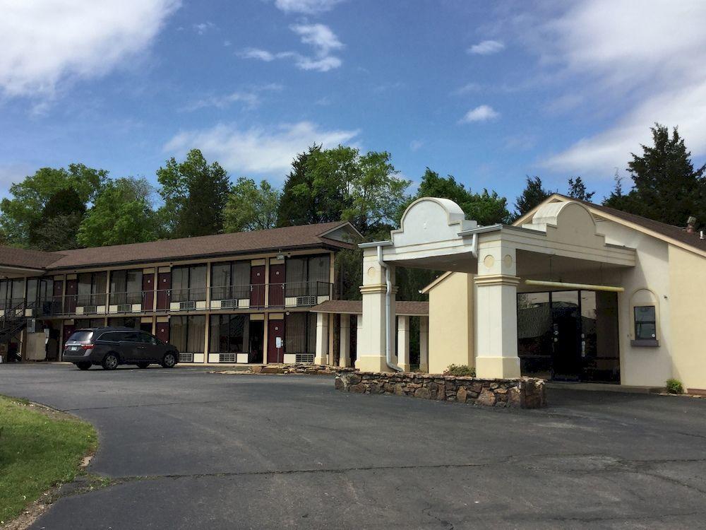 Sunset Inn Clarksville Exterior photo